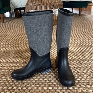 Black rubber fashionable rain boots
